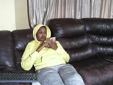 Snapshot of Caramel-goddess18 chatting on March 9, 2026, 7:01 am Caramel-goddess18 online show from March 9, 2026, 7:01 am
