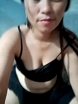 ngaytho004 online show from May 11, 2026, 2:45 pm