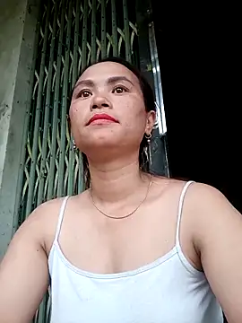 ngaytho004 online show from May 20, 2026, 11:00 pm