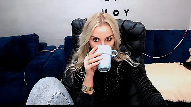 Hanna--Sweet online show from December 16, 2025, 11:37 am