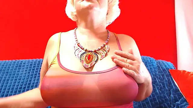 Snapshot of NaughtyMILF4UX chatting on August 5, 2026, 3:31 am NaughtyMILF4UX online show from August 5, 2026, 3:31 am