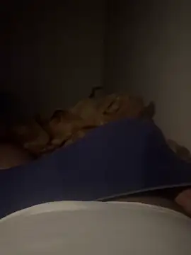 Night outcam online show from December 21, 2025, 7:54 pm