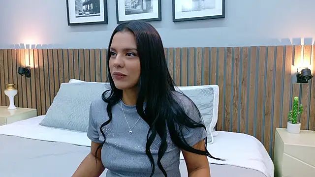 Mia Bellefort online show from February 4, 2026, 8:47 pm