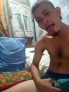 Snapshot of twobigscock23 chatting on February 13, 2026, 1:40 pm twobigscock23 online show from February 13, 2026, 1:40 pm