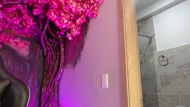 marahanson  online show from January 8, 2026, 2:41 pm