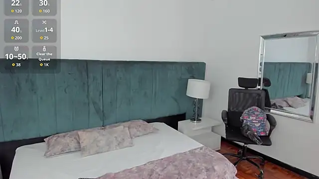 Scarlett  Noir online show from April 8, 2026, 8:20 pm