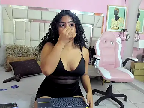 Snapshot of candy_hotxx_ chatting on December 19, 2025, 8:16 pm candy hotxx online show from December 19, 2025, 8:16 pm