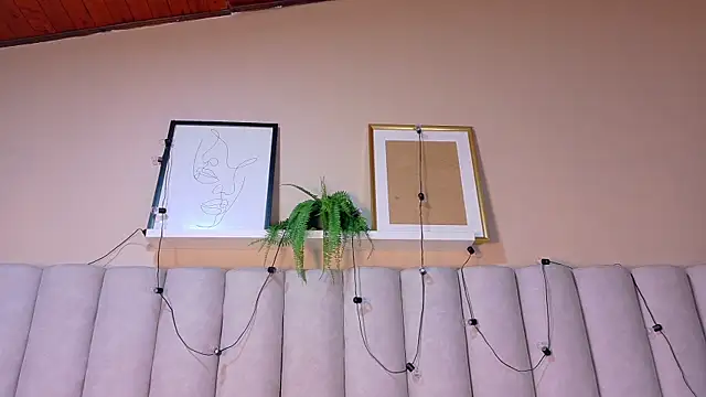 Miia Anderson online show from April 16, 2026, 12:28 pm