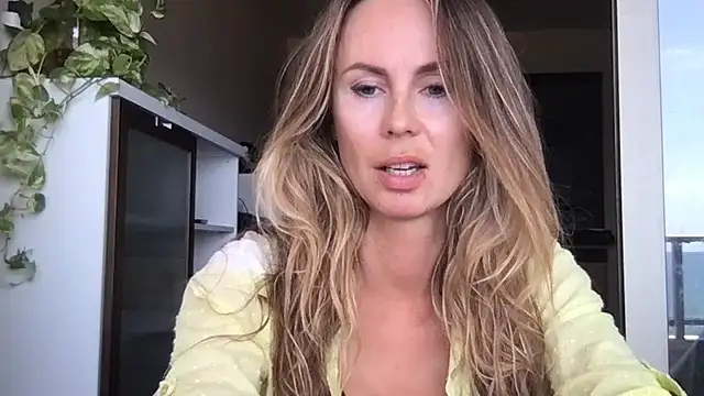 LeMilf online show from June 17, 2026, 10:28 am