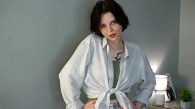 Snapshot of SharylOrbin chatting on December 17, 2025, 12:05 am SharylOrbin online show from December 17, 2025, 12:05 am