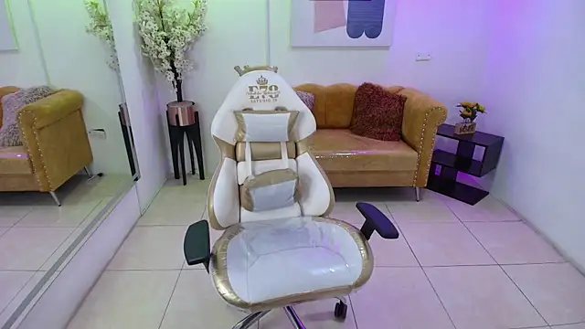 Carolina cherry online show from April 12, 2026, 12:43 pm