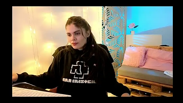 vickvalencia2 online show from January 9, 2026, 6:16 am