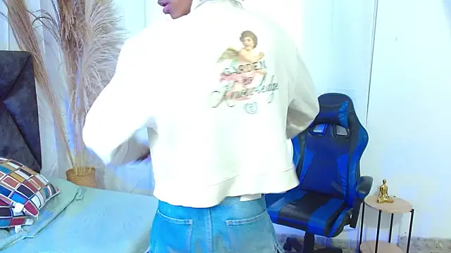 angelll18  online show from December 20, 2025, 9:33 pm