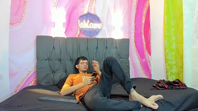 Straight Guy22 online show from January 13, 2026, 4:40 am