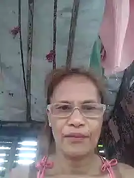 Snapshot of Petite_elise chatting on January 14, 2026, 2:17 am Petite elise online show from January 14, 2026, 2:17 am