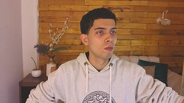 Snapshot of prettyboyy_13 chatting on December 18, 2025, 3:12 am prettyboyy 13 online show from December 18, 2025, 3:12 am