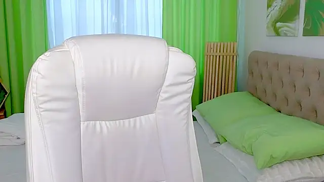 Miss Alisa  online show from February 18, 2026, 9:16 am