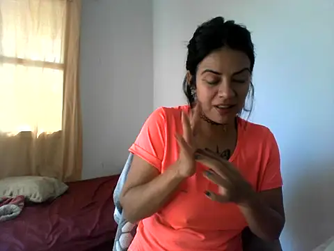 luluclark69 online show from April 16, 2026, 3:02 pm