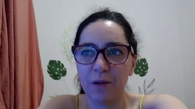 Snapshot of anngelle chatting on April 22, 2026, 5:32 am anngelle online show from April 22, 2026, 5:32 am