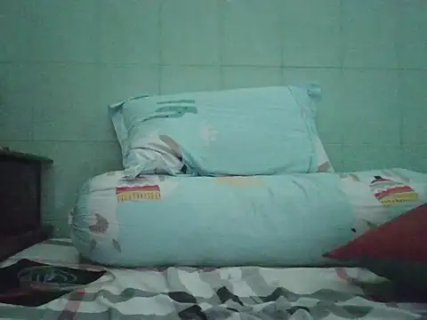 Snapshot of Huybin99 chatting on February 5, 2026, 7:02 am Huybin99 online show from February 5, 2026, 7:02 am