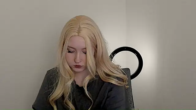 Stella MoonLight online show from December 20, 2025, 4:36 pm