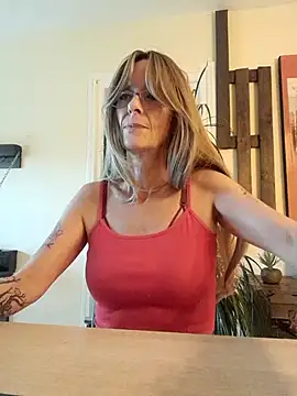 Snapshot of Sacha_Scorp chatting on December 17, 2025, 2:34 pm Sacha Scorp online show from December 17, 2025, 2:34 pm