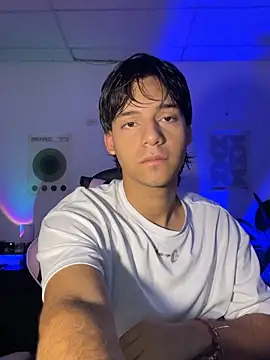 CrisotpherMoretti online show from December 22, 2025, 4:37 pm