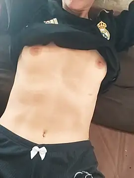 Snapshot of BranquinhaDLC chatting on April 16, 2026, 12:28 pm BranquinhaDLC online show from April 16, 2026, 12:28 pm