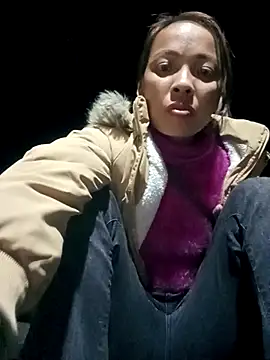 Snapshot of Andrea-688 chatting on December 17, 2025, 3:29 pm Andrea-688 online show from December 17, 2025, 3:29 pm