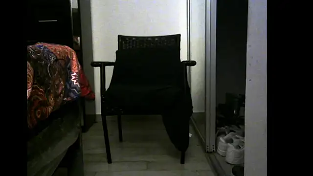 3LEGSSS online show from July 17, 2026, 12:06 am