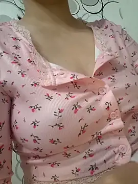 Snapshot of Emilyhomegirl1 chatting on December 17, 2025, 10:32 am Emilyhomegirl1 online show from December 17, 2025, 10:32 am