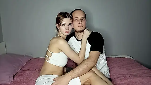 Pearl couple online show from January 8, 2026, 7:27 pm