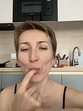 Snapshot of Sensual_Flower chatting on February 13, 2026, 7:26 am Sensual Flower online show from February 13, 2026, 7:26 am