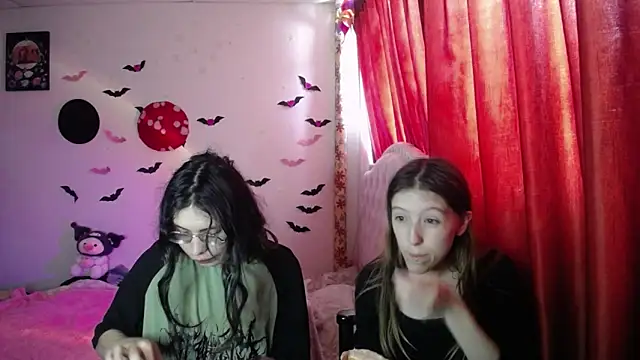 Briar y Blair online show from April 14, 2026, 3:29 pm