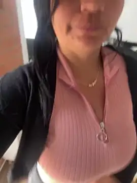 sophie-honey online show from December 19, 2025, 2:57 pm