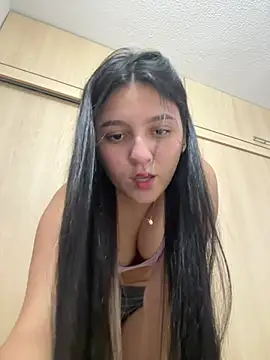 Camila sanchez25 online show from February 6, 2026, 9:29 pm