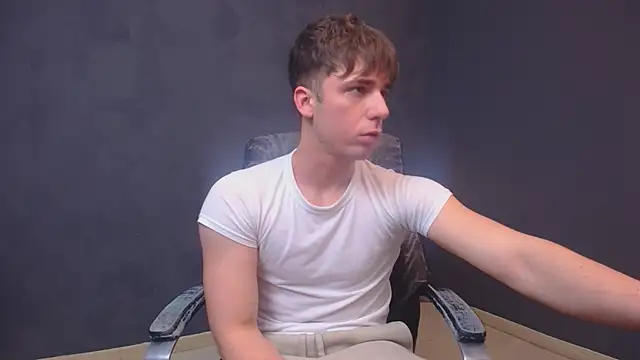 Snapshot of KellenWest chatting on December 17, 2025, 11:16 am KellenWest online show from December 17, 2025, 11:16 am