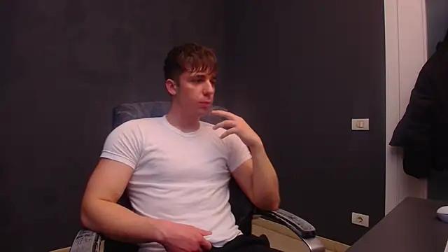 Snapshot of KellenWest chatting on December 18, 2025, 11:16 am KellenWest online show from December 18, 2025, 11:16 am