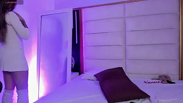 JuliMonroe19 online show from February 13, 2026, 1:07 pm