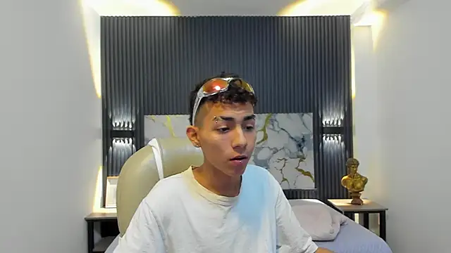 TaylerMiles online show from January 14, 2026, 3:01 am