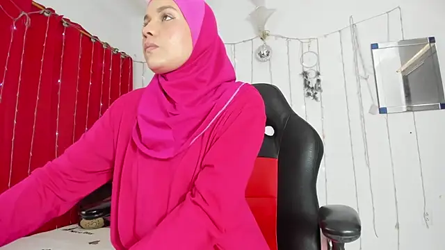 Snapshot of Sara-Maalouf chatting on February 3, 2026, 8:36 pm Sara-Maalouf online show from February 3, 2026, 8:36 pm