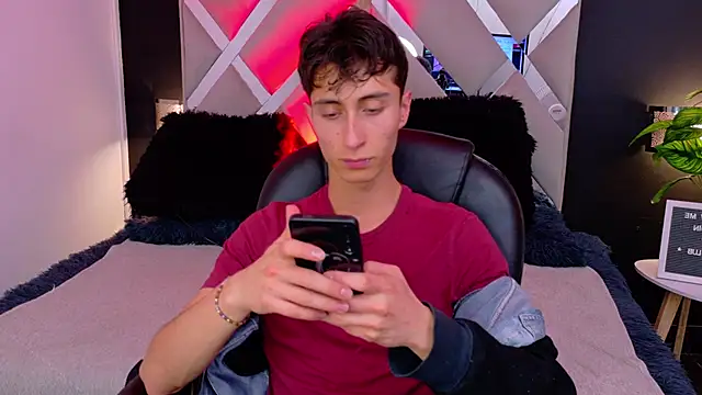 Snapshot of Ithan_Skin chatting on December 17, 2025, 11:49 am Ithan Skin online show from December 17, 2025, 11:49 am