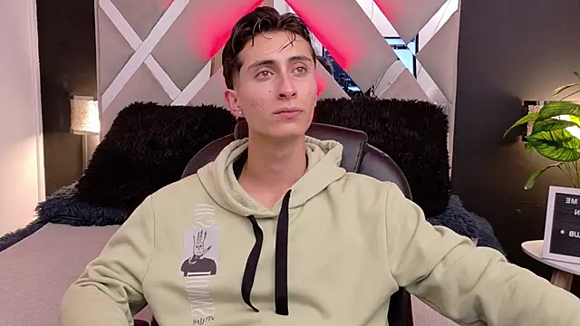 Snapshot of Ithan_Skin chatting on December 20, 2025, 11:17 am Ithan Skin online show from December 20, 2025, 11:17 am