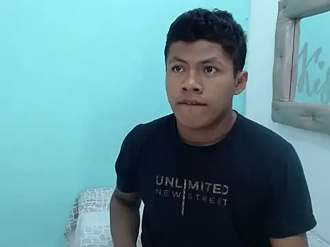 Snapshot of toomixxx chatting on December 20, 2025, 2:40 am toomixxx online show from December 20, 2025, 2:40 am