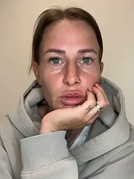 Klarry69 online show from April 15, 2026, 6:48 pm