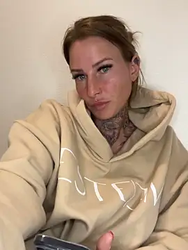 Klarry69 online show from April 17, 2026, 7:50 pm