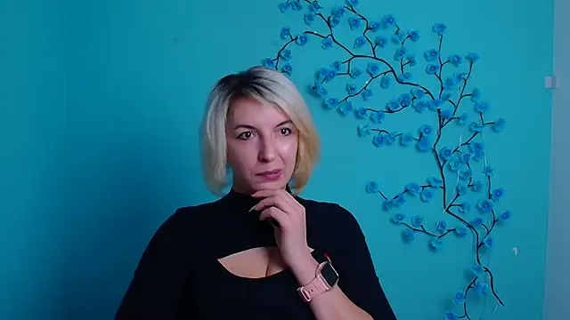 Lana Foxyy online show from December 22, 2025, 6:49 pm