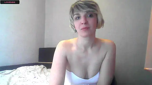 Snapshot of Lana_Foxyy chatting on April 26, 2026, 7:33 pm Lana Foxyy online show from April 26, 2026, 7:33 pm
