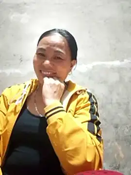 Snapshot of Maikha08 chatting on January 14, 2026, 12:44 pm Maikha08 online show from January 14, 2026, 12:44 pm