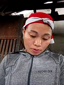 Snapshot of Maikha08 chatting on April 1, 2026, 7:53 am Maikha08 online show from April 1, 2026, 7:53 am